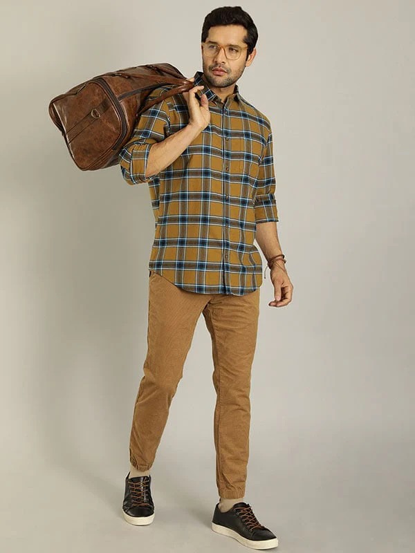 Indian Terrain Men's Comfort Fit Solid Khaki Trousers